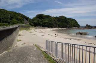 Apparently supposed to walk around this point along the beach, Ohechi route.