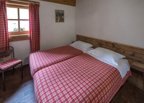 A twin room at Refuge des Mottets